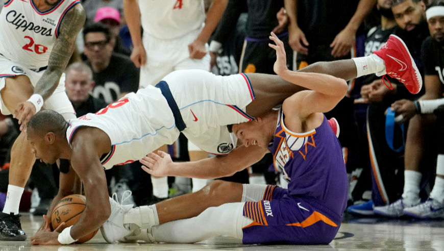 互送恶犯！快船太阳火药味渐浓 仅30秒时间互相连续送出恶意犯规