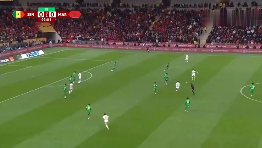太刺激！慢镜还原塞内加尔加时惊天世界波绝杀摩洛哥夺冠，全场沸腾