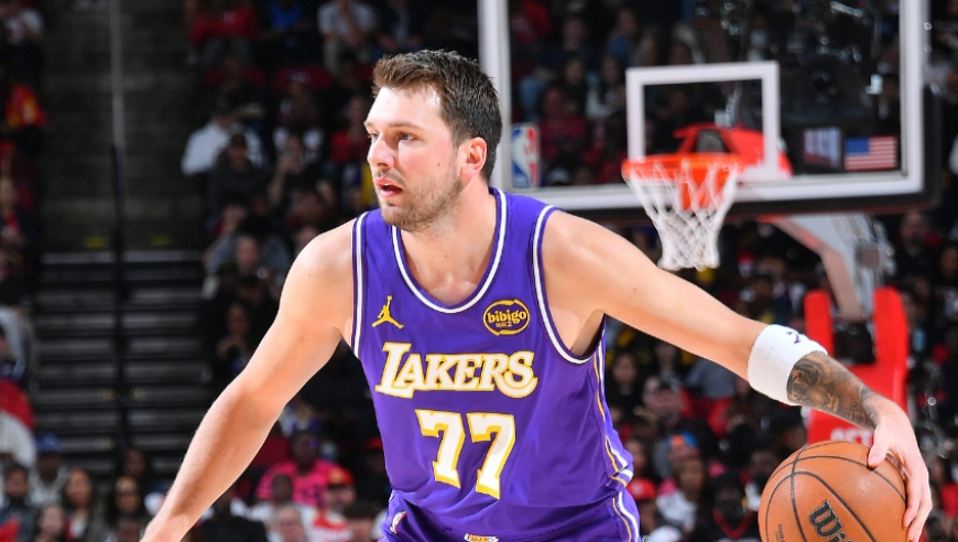 失恋体育生！东契奇40+9+10集锦 空篮不扣选上篮遭詹皇嘲讽