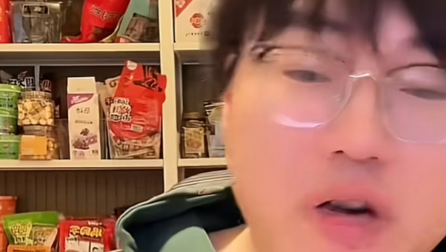 旭旭宝宝拿下不卖神装，神秘大佬扫空全服，五开月入过万