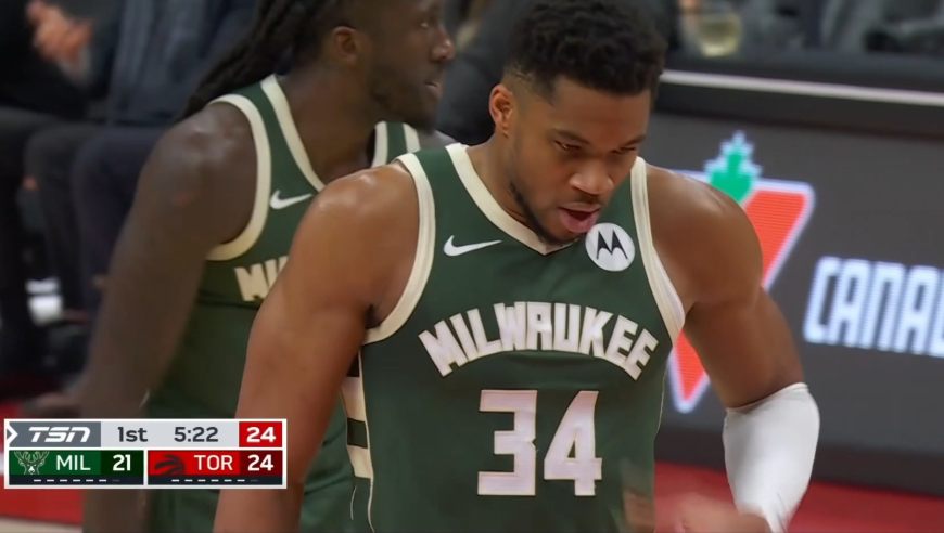 你们一起上吧！字母哥单挑暴扣得手 随后被包夹一打三完成2+1