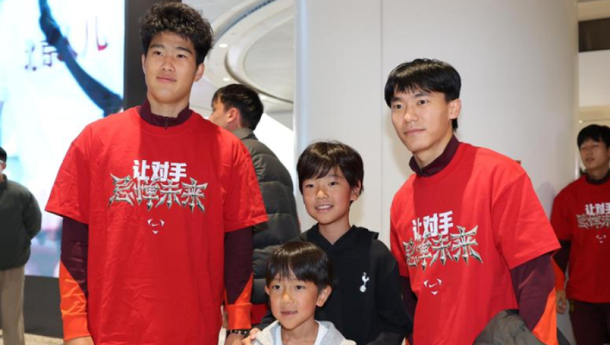 U23国足回国身穿特制T恤，泰山队两将归队时间确定，克雷桑回来了