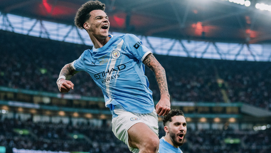 2-0！终结死敌14场不败 笑纳门将大礼 13.1亿豪门时隔5年再夺冠