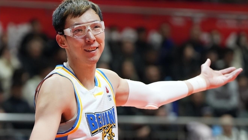 拿顶薪有啥用？8罚0中+丢绝杀坑惨球队，球迷怒喷：已成了街溜子