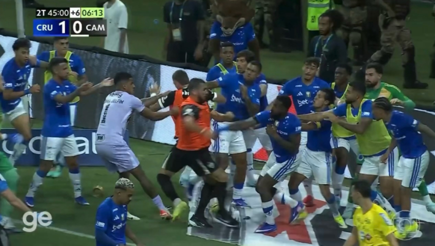 活久见！巴西比赛打群架裁判共出23张红牌，海港旧将胡尔克在列