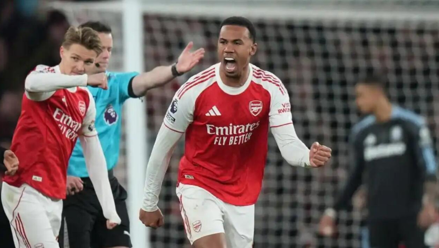 英超-年度收官！阿森纳4-1终结维拉11连胜，枪手4人破门，热苏斯复出首球