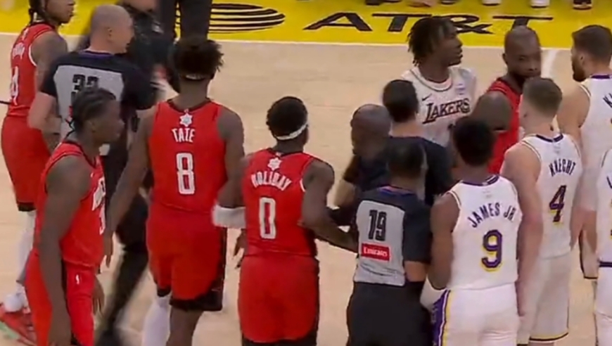 冲突！湖人vs火箭垃圾时间上肘+斗嘴