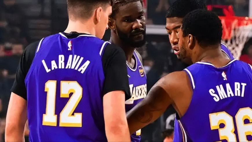 25分+5记三分！湖人奇兵大爆发，打爆1.34亿后卫，小鬼当家太牛了