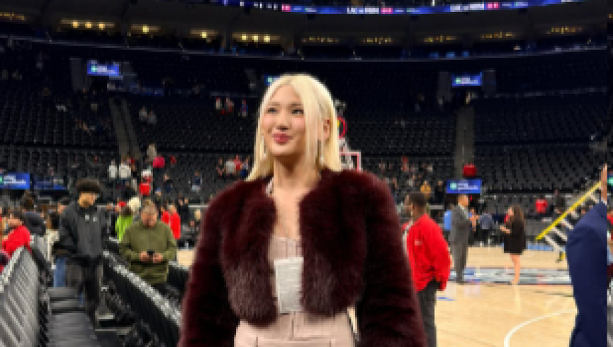 美籍韩裔美女歌手在快船赛前献唱！长相酷似Blackpink成员朴彩英