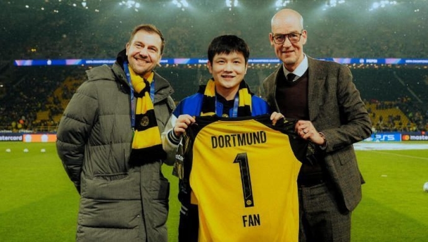 排面！多特CEO为樊振东打破61年禁令，让他穿死敌颜色衣服进更衣室