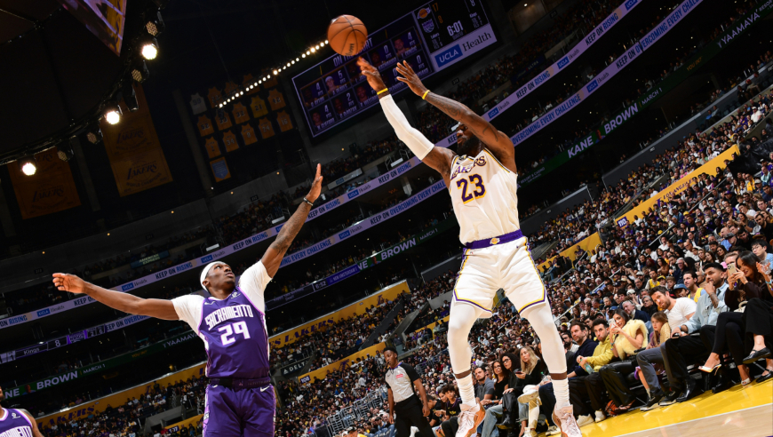 活力满满！詹姆斯对国王24+5集锦：大回环双手暴扣落地放飞自我