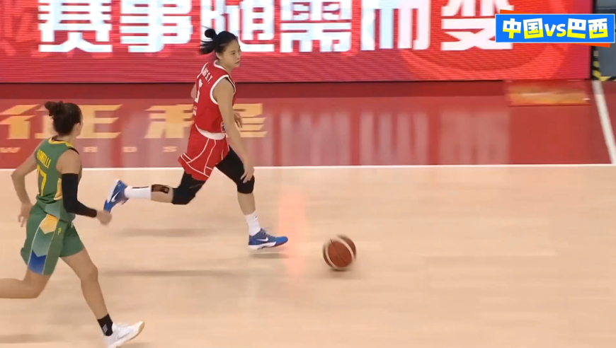 这组合太无敌！张子宇篮下碾压王思雨外线手感炸裂 女篮打一波9-0