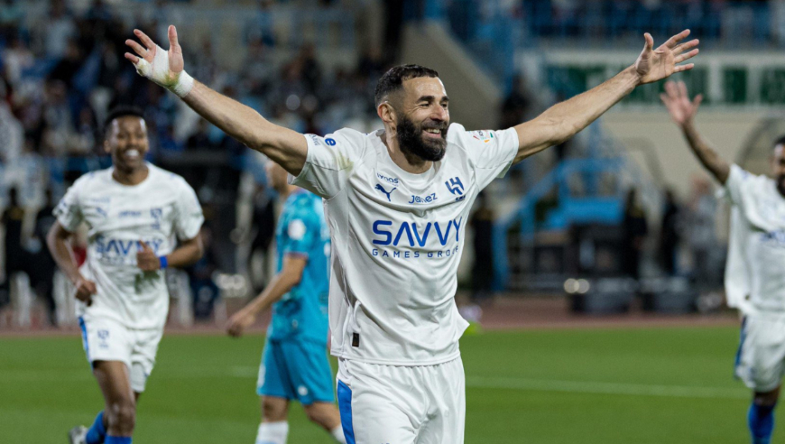 C罗罢赛不无道理？本泽马新月首秀戴帽天神下凡，脚后跟戏耍破门