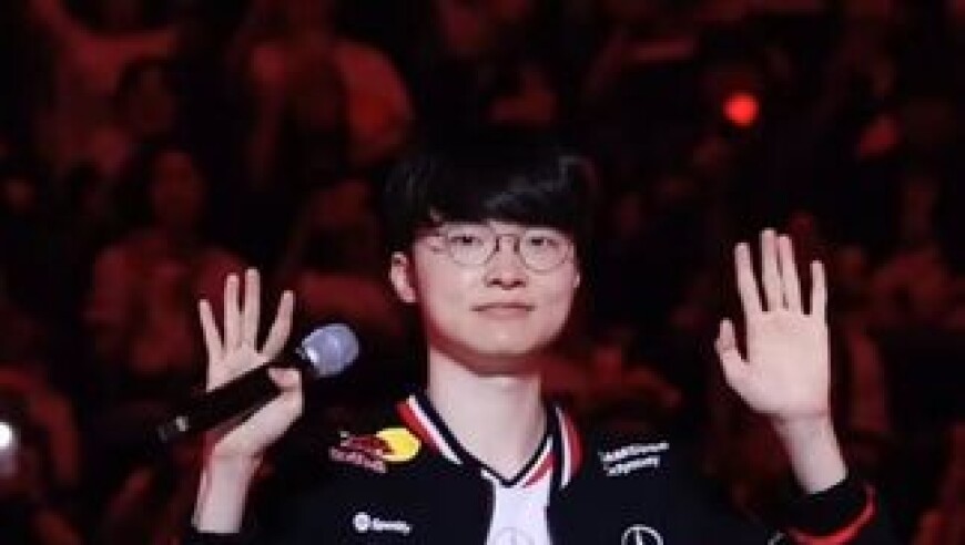 韩国电视台报道Faker与T1续约4年，Faker续约感想