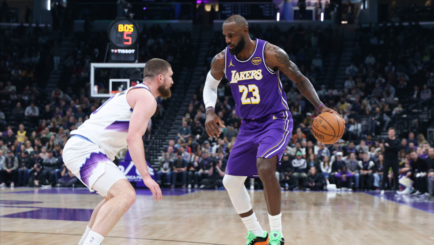 鬓微霜又何妨！詹姆斯28+7+10集锦：上演滑翔隔扣太炸裂