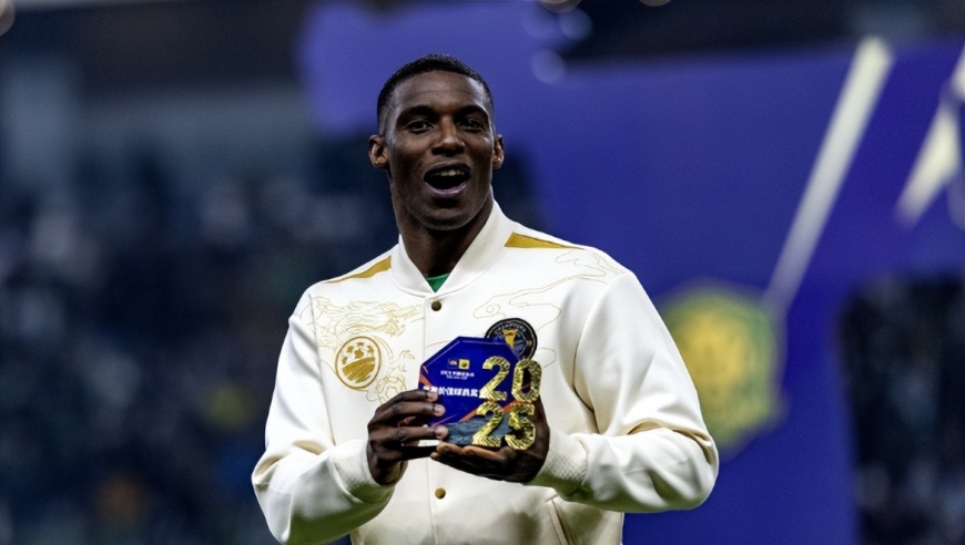 伟大的续约！北京国安做了最明智一个决定，锋线超级神锋不走了