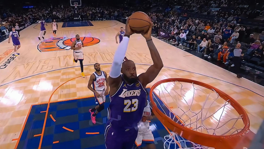 2日NBA官方十佳球：詹姆斯平筐空接扣篮 文班亚马再现追身大帽