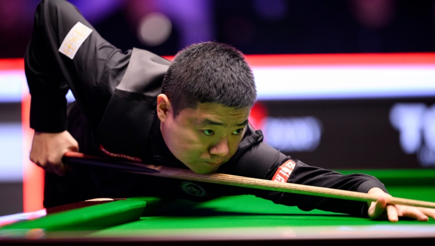 还有高手？丁俊晖、霍金斯连续匪夷所思彩球失误 互相礼让胜利戏剧拉满