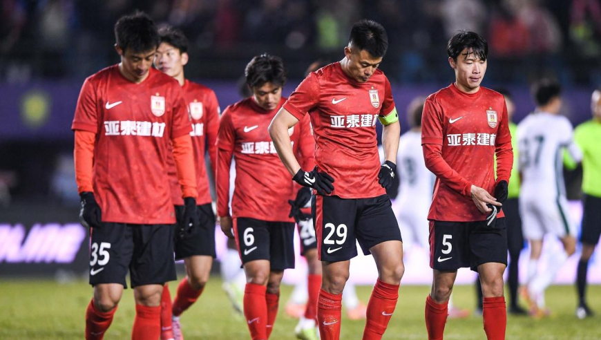 继续垫底！速看亚泰0-4溃败国安：防线梦游+解围送乌龙助攻