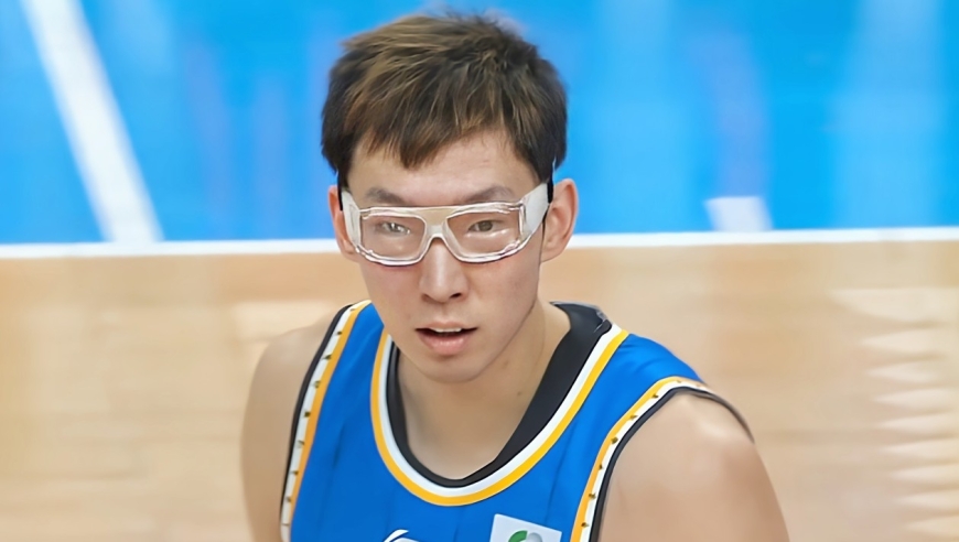 北京男篮111-84大胜新疆，周琦15+9，赵睿8分，陈盈骏大爆发！