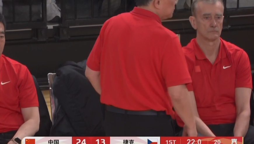 大宝贝！刘禹彤篮下一卡二 接球后虚晃点飞直接两分打进