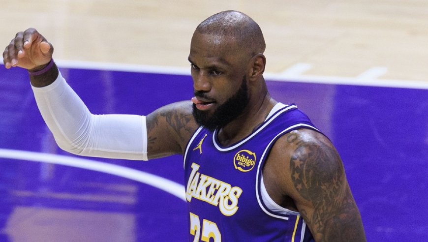 东契奇轰40+9+10无缘今日最佳！对不起，老詹14中13创神级纪录