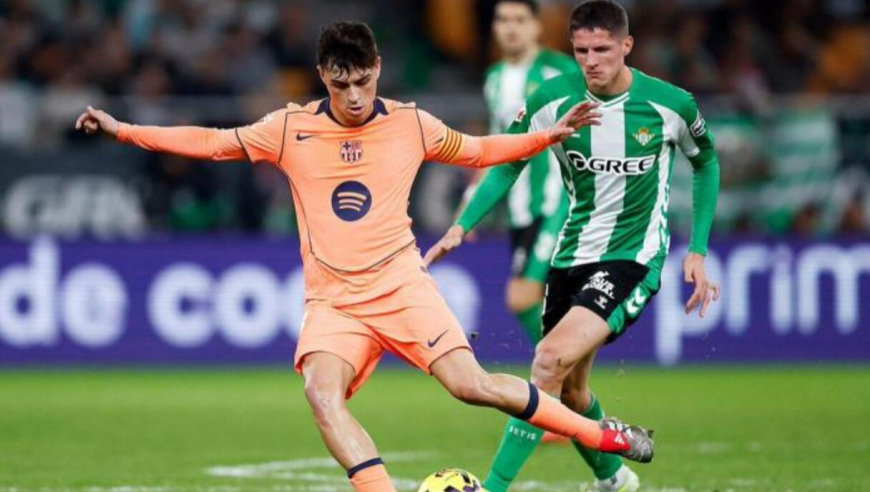 西甲-6连胜4分领跑！巴萨5-3贝蒂斯，费兰戴帽，巴萨三人失单刀