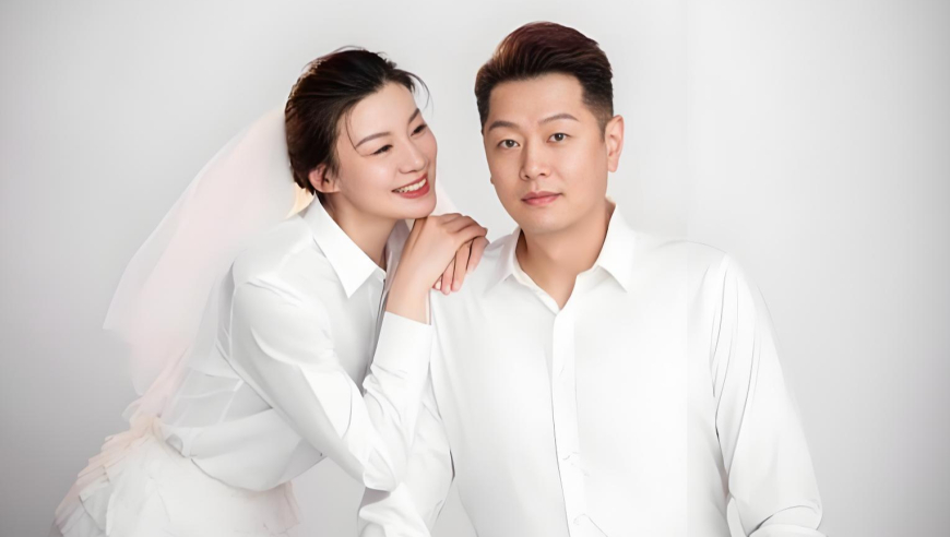 二婚迎娶亚洲蝶后，赡养亡妻父母至今，他是男篮真汉子 | 球色生香