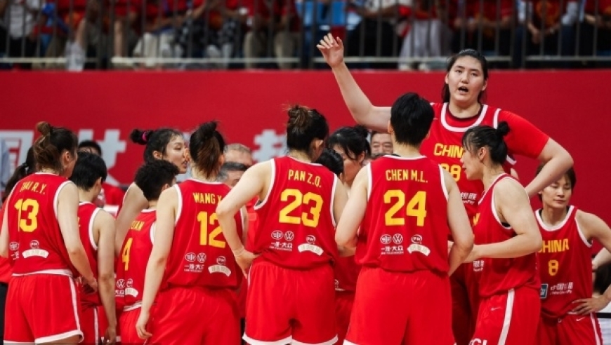 中国女篮32分大胜日本引热议！日本主帅限制张子宇遭打脸 全队11罚全中