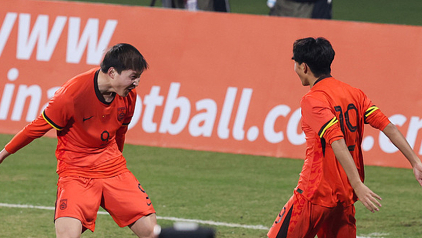 2分钟梅开二度！中国足球16岁王牌4场轰5球6助：兴奋庆祝致敬C罗