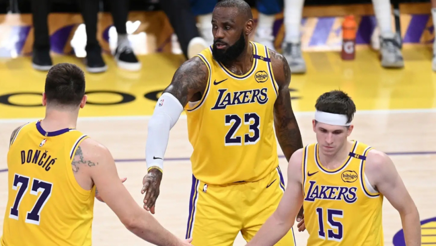 这就是完全体湖人！湖人首节轰41分碾压快船全过程：三巨头合砍31分