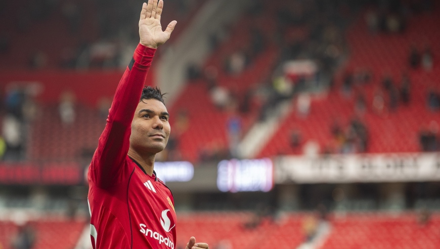 足坛一夜动态：曼联官宣胖虎今夏离队！C罗明年或退役 维拉直通16强