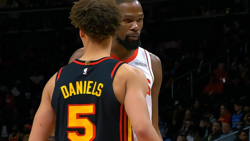 火三疯来了！杜兰特高难度单打引领火箭第三节轰10-0碾压老鹰