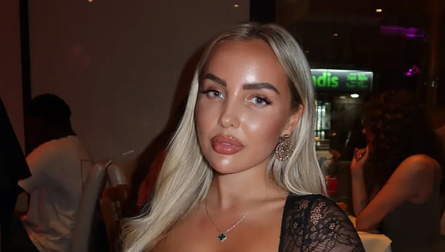 花边丨帕尔默前度女友秀惊艳透视装，疑似回应切尔西球星新恋情！