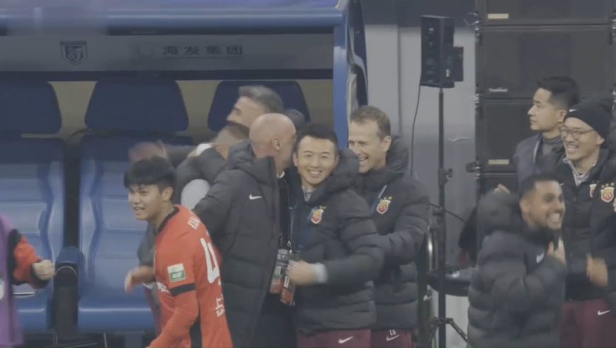 太燃了！慢镜还原上海海港1-0大连英博夺冠时刻，武磊激动落泪