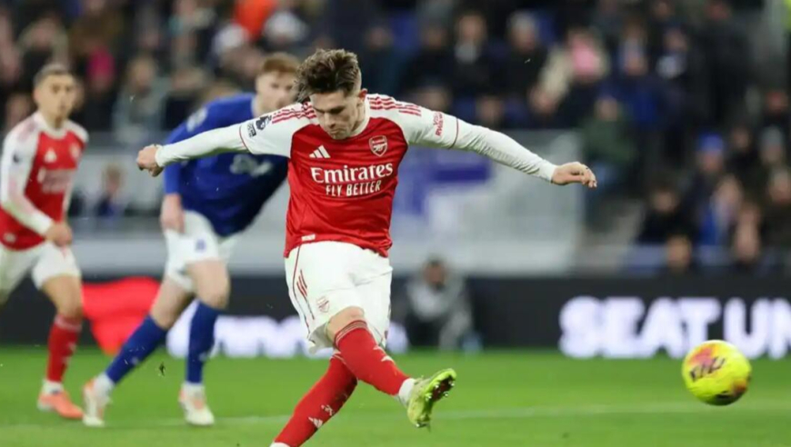 英超-圣诞冠军！阿森纳1-0埃弗顿2分领跑，约克雷斯点射，特罗萨德中柱