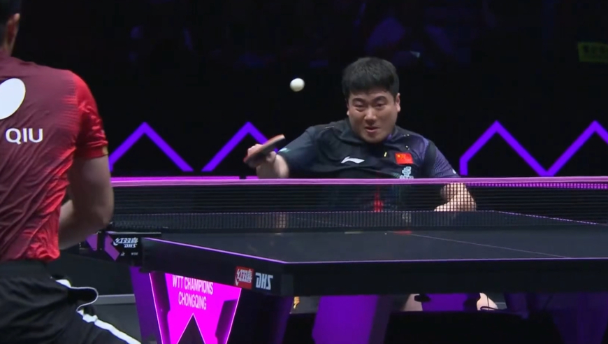 逆天反应！邱党使出王楚钦招牌爆冲 梁靖崑离谱反应神仙球打停对手