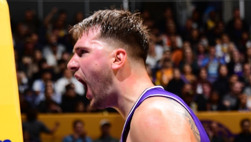 轰99+24+22！湖人三巨头爆发扎心快船，美媒：谁能阻止这支球队？