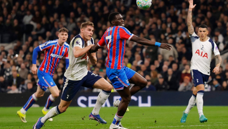 英超：十人热刺1-3水晶宫惨遭五连败 萨尔双响 范德芬送点+染红