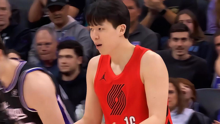 杨瀚森第三节vs国王全过程：进攻犯规+被隔扣+失误+打铁成负面作用