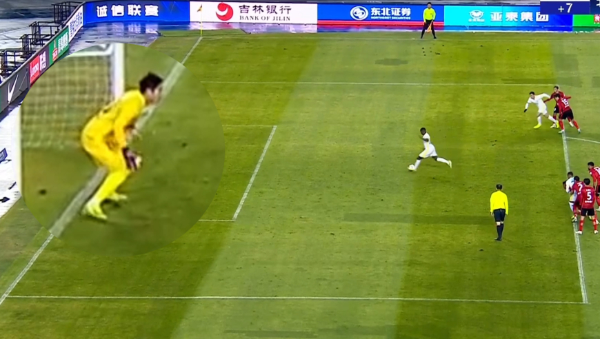 国安反击法比奥大踏步造点，小碎步迷惑门将脚离门线扑点重罚，故技重施一蹴而就