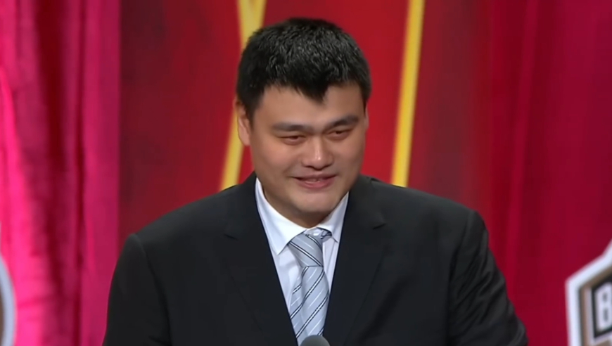 姚明15分钟纯英文演讲，逗得全场大笑！首个亚洲人登上世界篮球最高殿堂｜中国长城