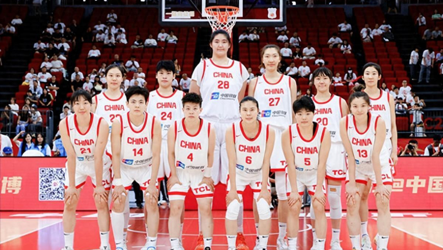 中国女篮迎利好！李梦现身官方海报，此前缺阵的两人也亮相了