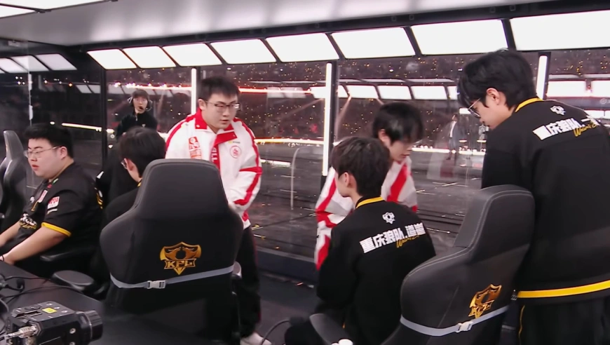 狼队输比赛又输人品，握手坐着并非头一次，一笙成唯一体面