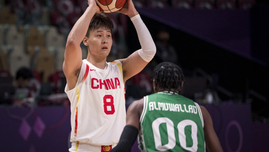 中国男篮5分险胜沙特引热议！媒体人点评喜忧参半 郭士强更信任老队员