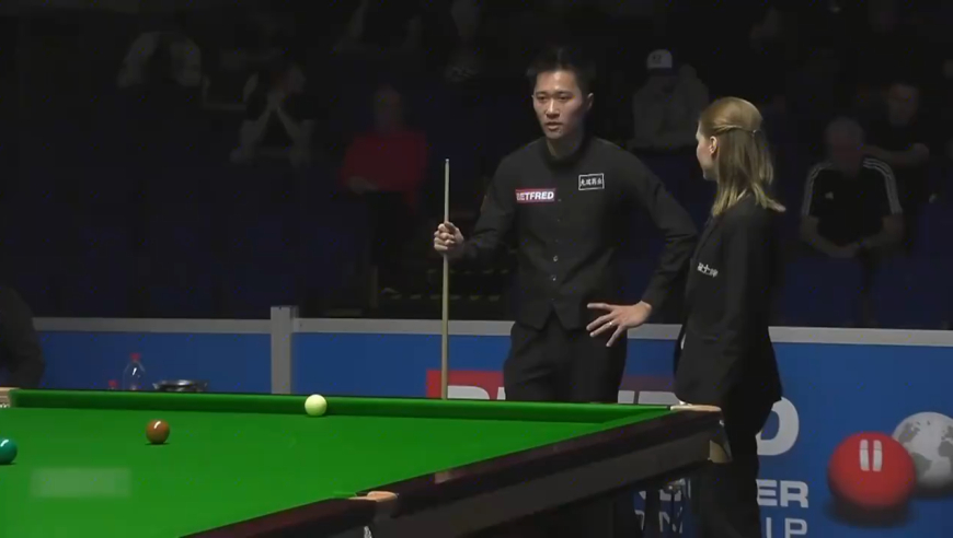 体坛记忆｜ 中国小将情绪失控怒砸球桌！与美女裁判争执不下，网友：真服了