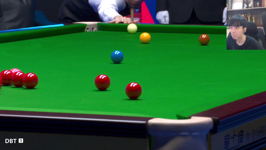 赵心童上演白球贴库长台狙击，防守一个不留神就被暴击了，太准了