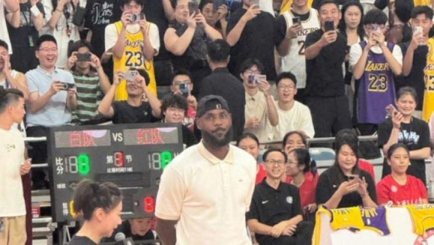 ​​詹姆斯中国行爆出安保丑闻！外籍随行人员辱骂中国球迷“滚开”，现场气氛尴尬​