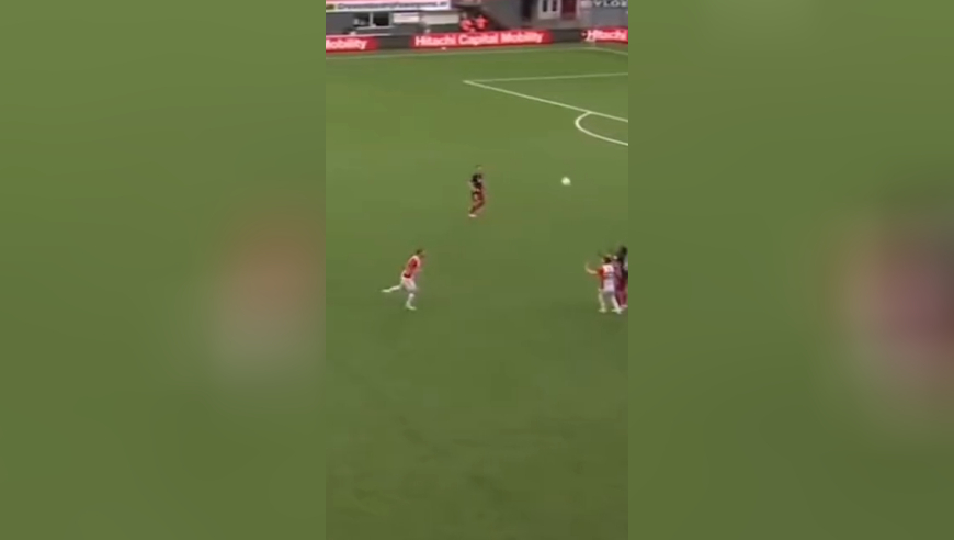你知道足球的弧线能有多离谱吗？盘点足坛八个诡异弧线球