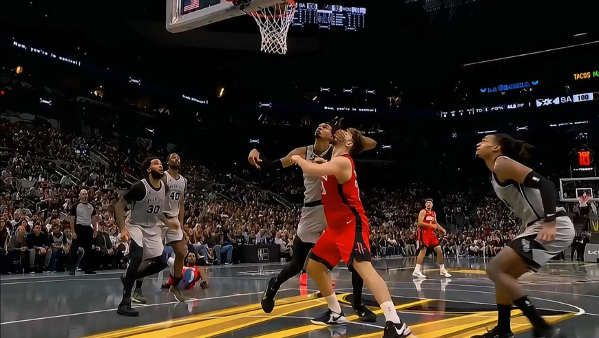 打脸！文班亚马与申京篮下卡位一巴掌打脸申京 裁判回看升级恶意